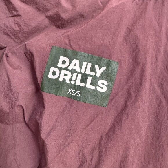 Daily Drills Best Vest Cropped Puffer Vest in Brown Coco - Picture 5 of 7